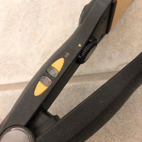 Conair Hair Straightener - Picture 5 of 6